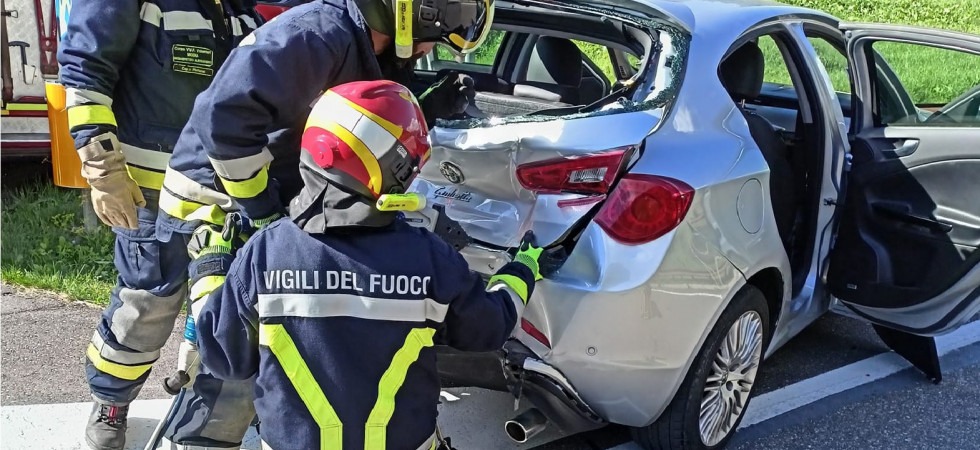 Violento tamponamento tra due macchine, coinvolto un bimbo di appena un anno
