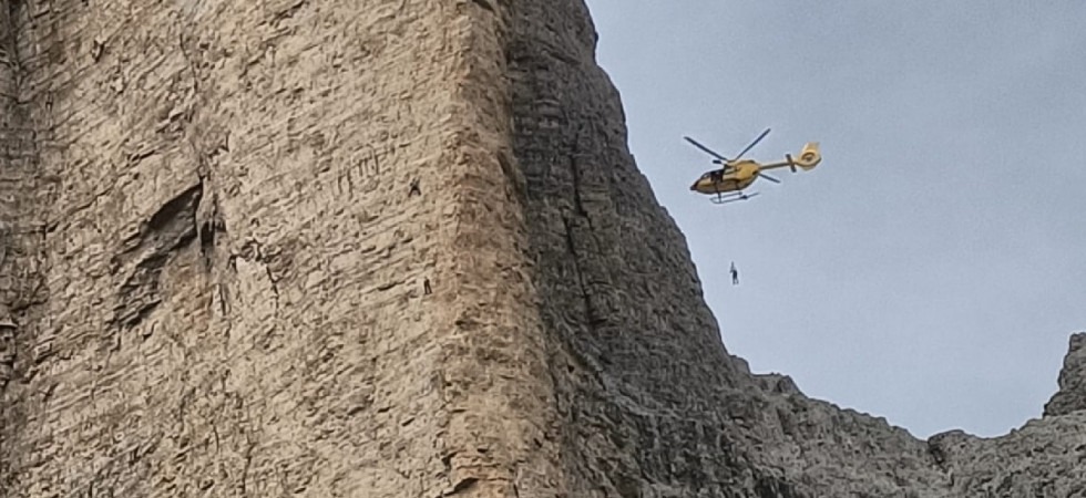 Colpita da alcuni sassi mentre scala sulle Tre Cime di Lavaredo, 42enne portata in salvo dal Soccorso alpino