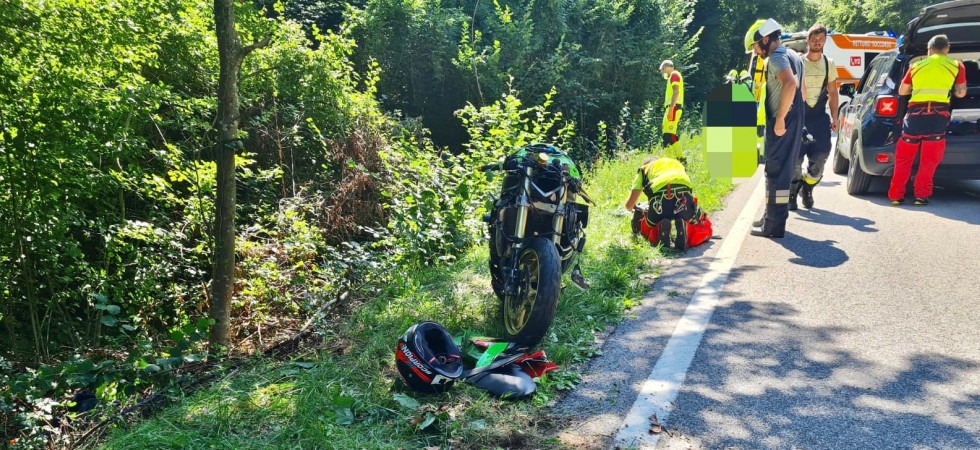 Terribile incidente in moto sulla Mendola, due persone sono morte