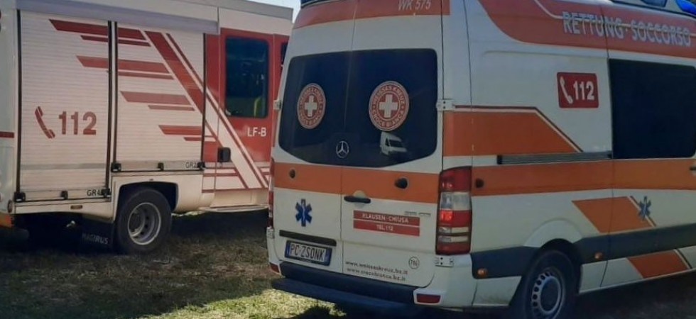 Precipita da una scala mentre lavora in un cantiere, gravemente ferito un operaio di 38 anni