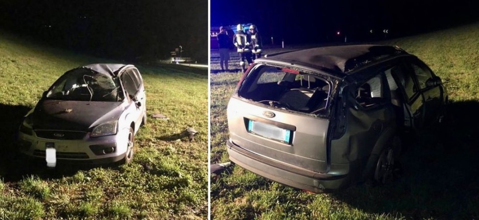 L'auto esce di strada e si ribalta più volte su un prato, 2 persone ferite