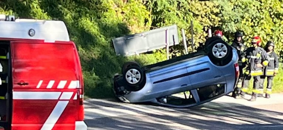 Perde il controllo dell'auto e si ribalta, momenti di paura a Calceranica: coinvolto un ragazzo