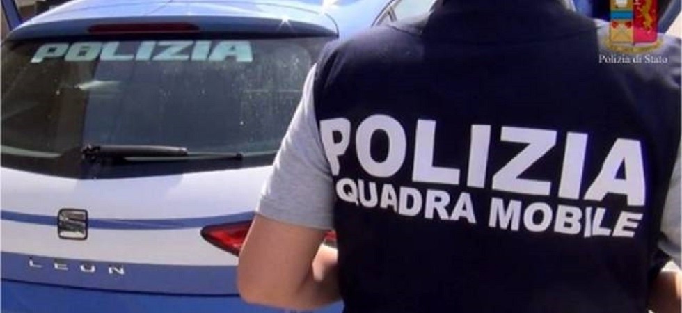 Foto d'archivio Strappa con forza e ruba le catenine a due donne anziane: arrestato per rapina un 51enne