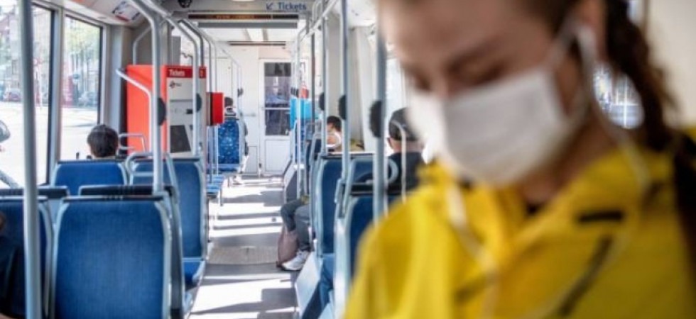 Addio alle mascherine anche su trasporti e autobus dal 30 settembre (anche se i contagi sono in risalita)