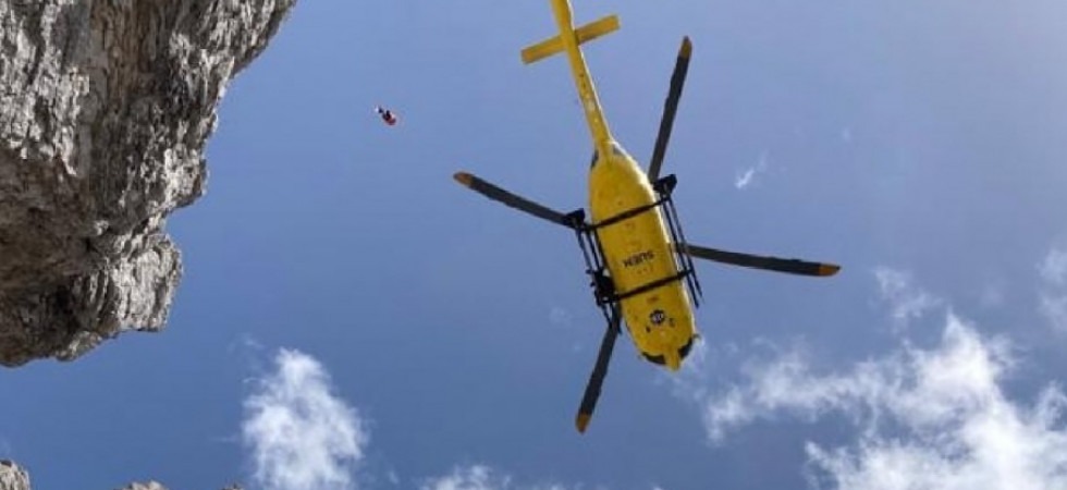 Colpito da un grosso masso mentre sta scalando, 29enne ferito trasportato in elicottero all'ospedale