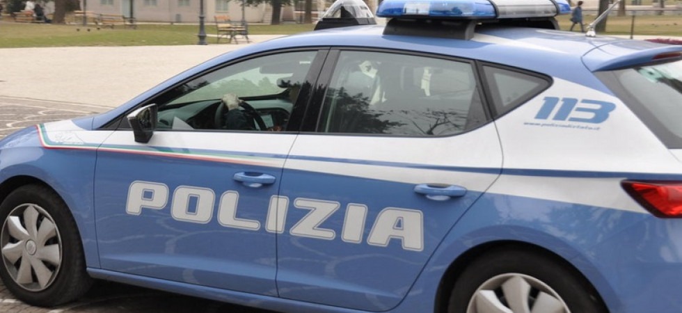 Trento, blitz della polizia contro spaccio e furti: trovata della cocaina nascosta vicino ad un parco giochi