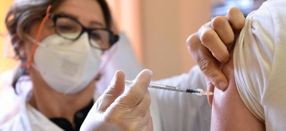 Arriva la stagione fredda e torna il pericolo Covid, da Trento a Bolzano e Belluno ecco il vaccino bivalente contro le nuove