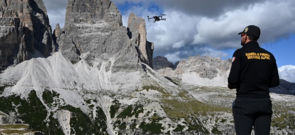 Usa un drone vicino all'area dove sta atterrando l'eliambulanza, una persona segnalata all'Enac