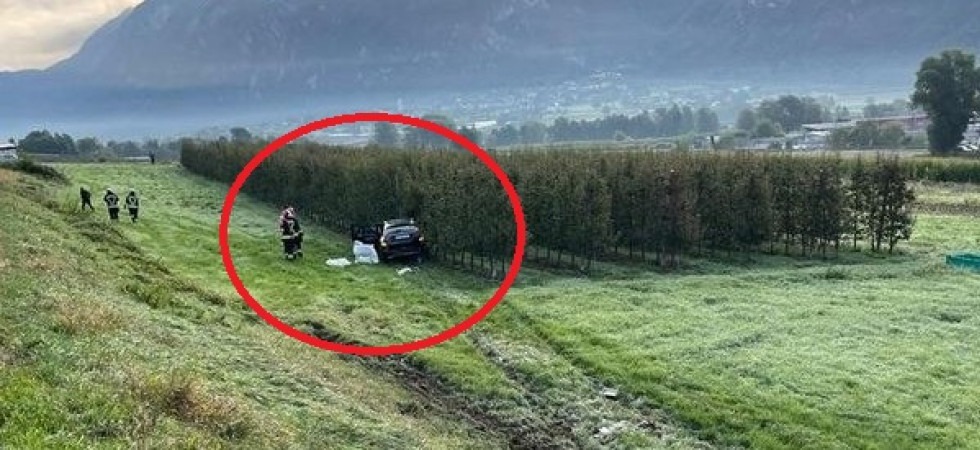 Perde il controllo dell’auto e finisce tra i meleti: un 60enne trasportato in ospedale