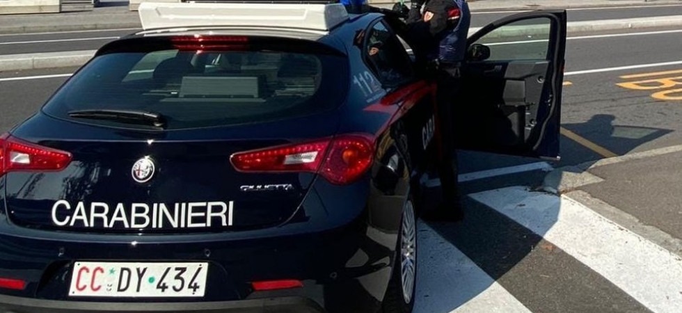 Padre fa guidare al figlio 11enne un furgone: fermato dai carabinieri e multa da 5 mila euro