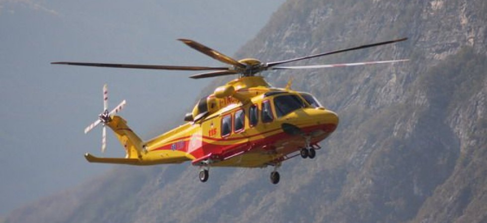 Incidente al campo di calcio, un ragazzino cade da una piattaforma