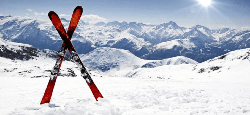 Caro sci, quanto mi costi: rincari fino al 13% sugli skipass per un settore che non è più il futuro della montagna