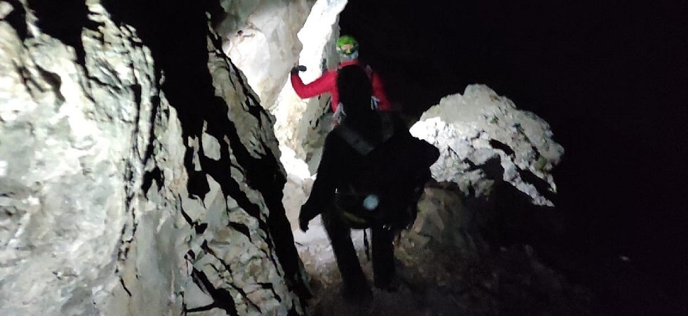 Bloccati con le corde rotte sulle Tre Cime di Lavaredo, poi inizia a nevicare e sulla roccia si crea una pericolosa patina