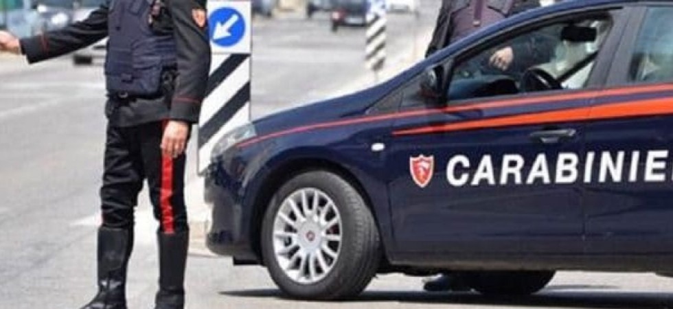 Alla guida senza avere la patente e ai carabinieri ne presenta una falsa: per un 45enne maxi multa di oltre 5 mila euro