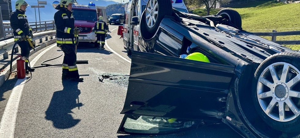 Perde il controllo dell'auto e si ribalta sulla carreggiata: i primi soccorsi prestati da un vigile del fuoco volontario