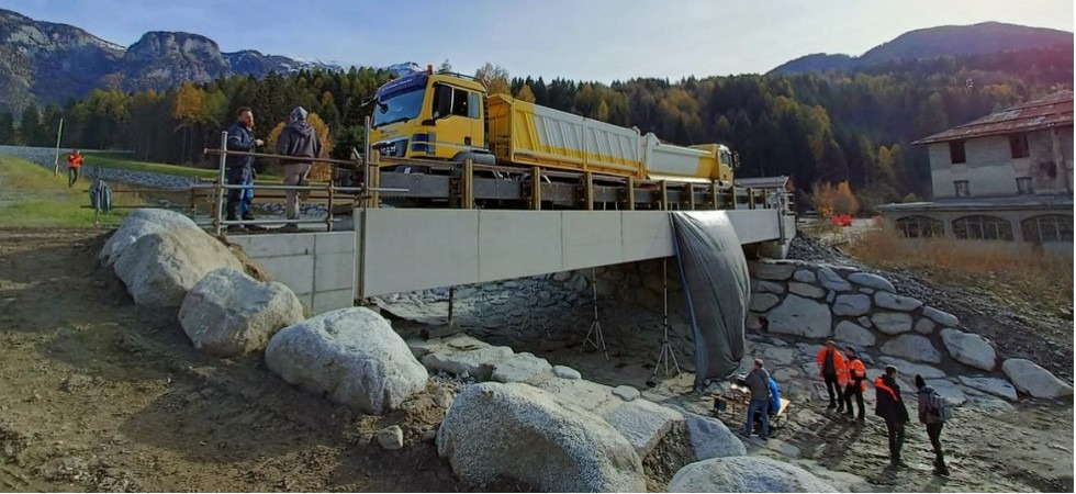 Ultimato e collaudato il nuovo ponte tra Dimaro e Commezzadura sul rio Rotian