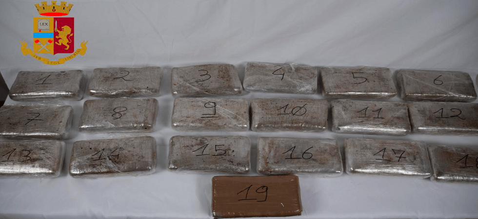 Nascosta nella macchina aveva cocaina per oltre 2 milioni di euro, arrestato un uomo alla barriera di Vipiteno