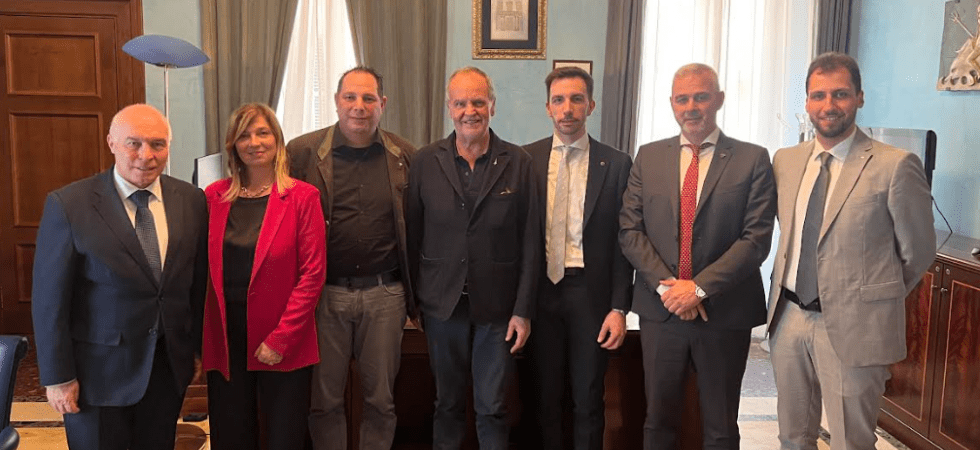 Il Patt (perso il blocco che guardava al centrosinistra) incontra il leghista Calderoli
