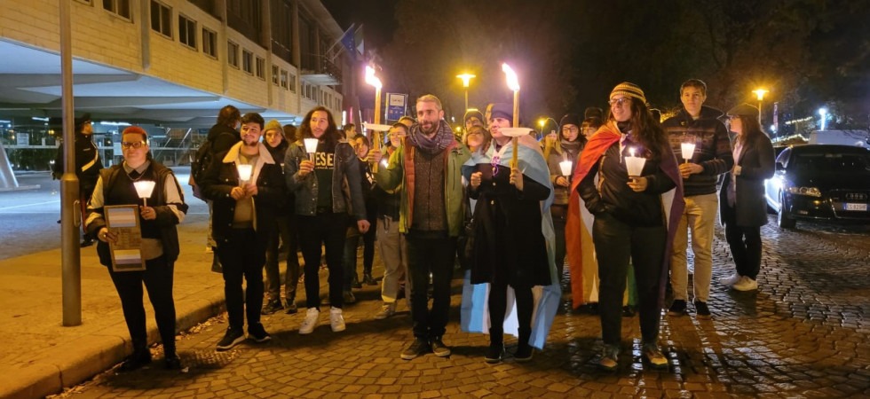 Una fiaccolata per le vittime di transfobia, Arcigay: Governo Meloni?