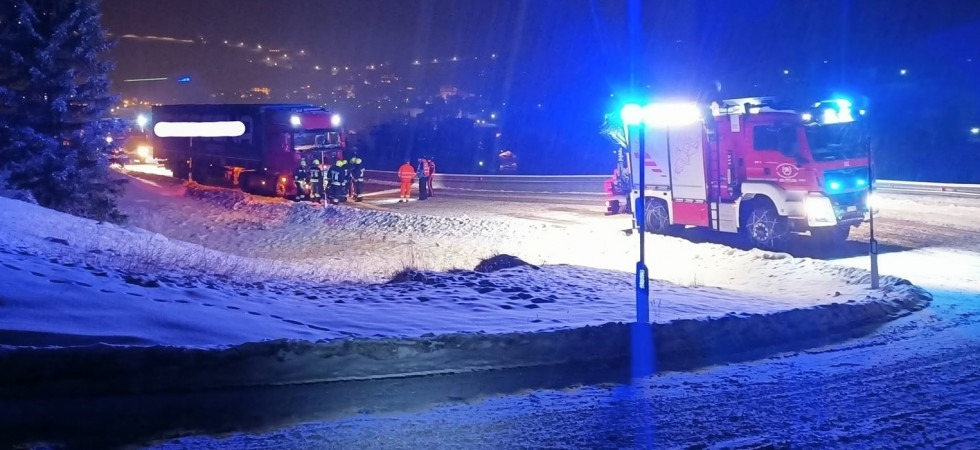 Torna a nevicare in Trentino e in Alto Adige, mezzi pesanti in difficoltà: diversi interventi da parte dei vigili del fuoco
