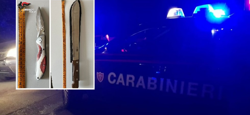 Bloccati nella notte dai carabinieri con un machete di 50 centimetri e un coltello, due giovani denunciati