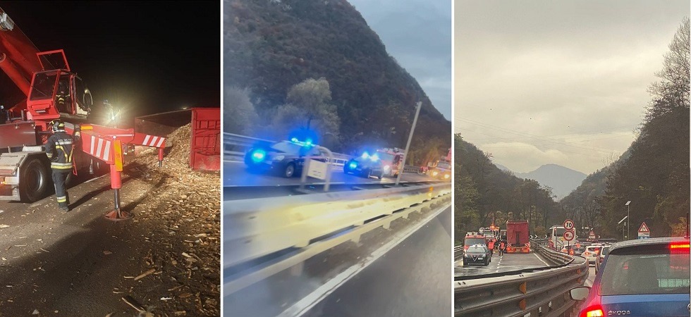 Camion ribaltato, il carico finisce in strada