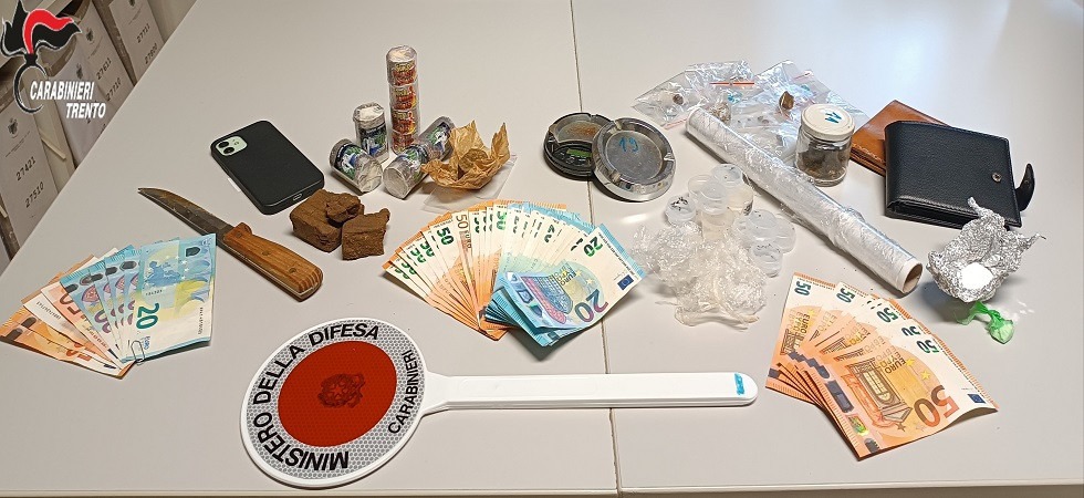 Spacciava nel condominio Itea ma era seguito sia dalla polizia che dai carabinieri