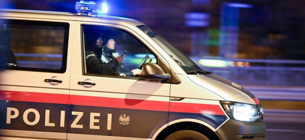 A 12 anni prendono l'auto di famiglia e si scontrano con 4 veicoli e contro una ringhiera: paura nella notte in Tirolo
