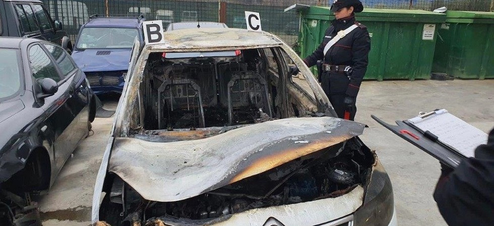 Non accetta la fine della relazione e dà fuoco all’auto dell’ex compagna: arrestato un 54enne