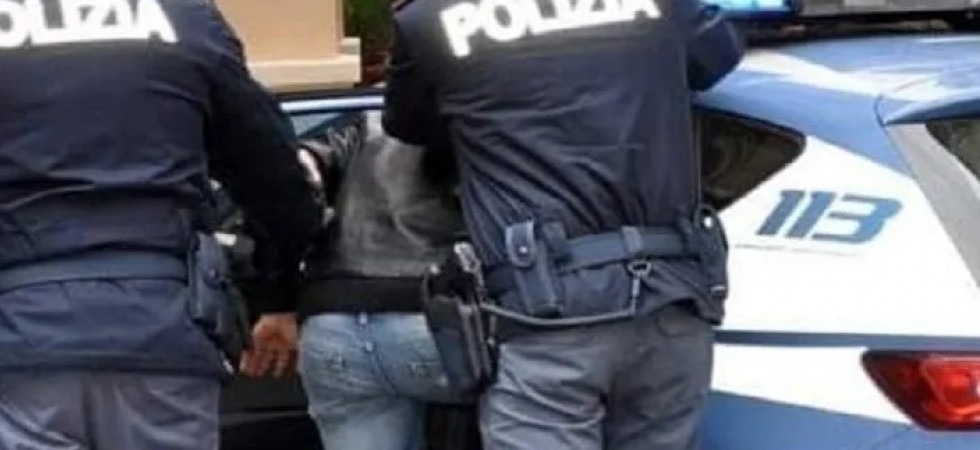 Aveva rapinato un uomo in centro a Rovereto: i poliziotti lo individuano in un negozio nella Città della quercia