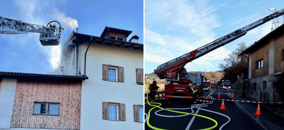 In fiamme il tetto di un 'abitazione: al lavoro i vigili del fuoco per domare il rogo a Egna