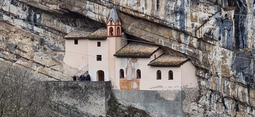 All'Eremo di San Colombano affreschi minacciati da infiltrazioni d'acqua