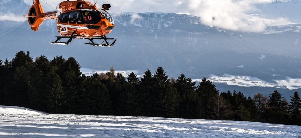 Foto d'archivio Tragedia sulle piste da sci, un 22enne è morto: lo sciatore è finito contro un albero e ha perso la vita