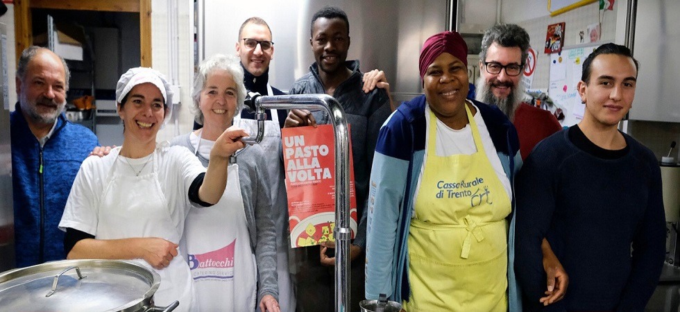 Rincari, la comunità trentina in aiuto al Punto d'Incontro: Sono aumentati del 40% i pasti distribuiti