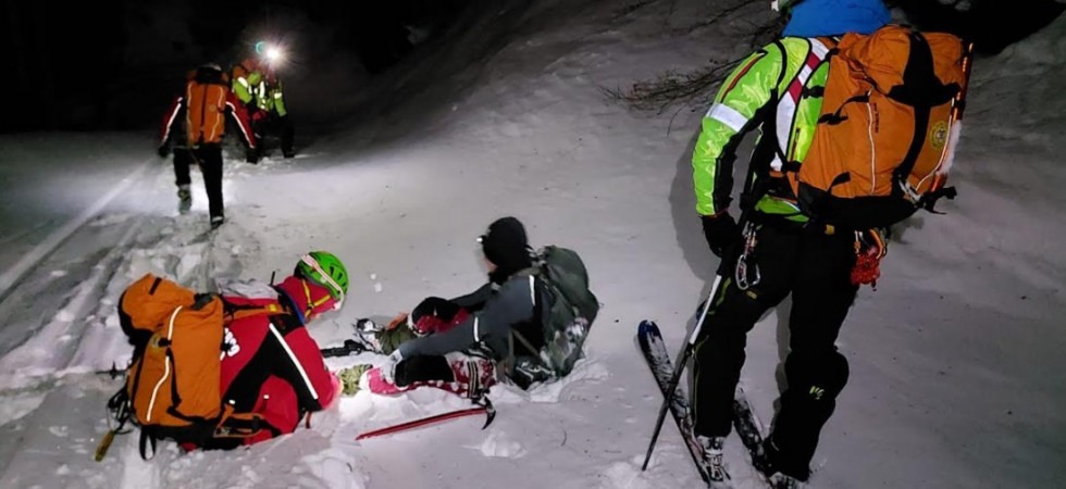 Bloccata da slavine di neve e da un rampone che si è rotto, paura per una ragazza di 20 anni partita da sola per la Strada