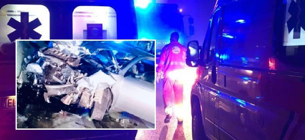 Paura alla festa di Carnevale, un'auto travolge un 26enne e si schianta violentemente contro tre auto