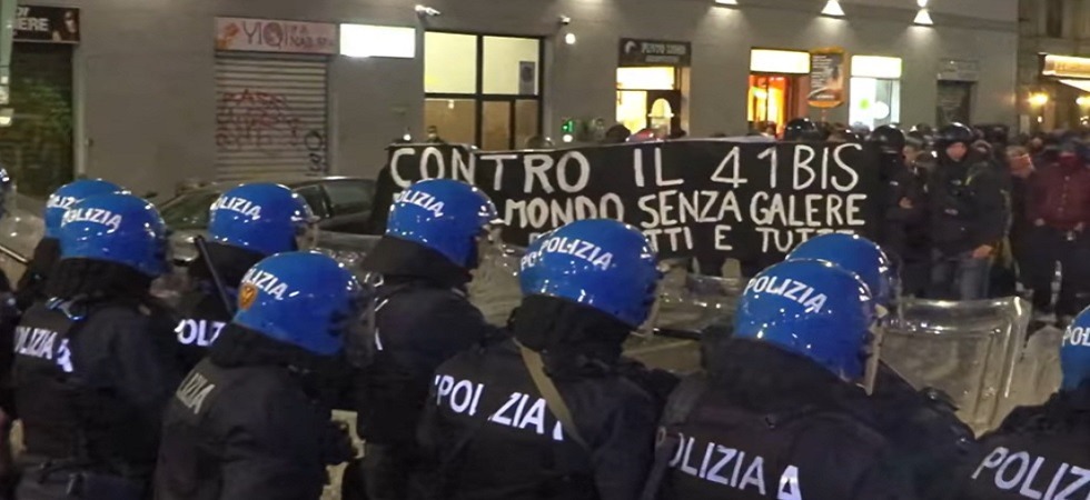 Corteo anarchico, negli scontri a Milano denunciato anche un trentino: 11 le persone identificate