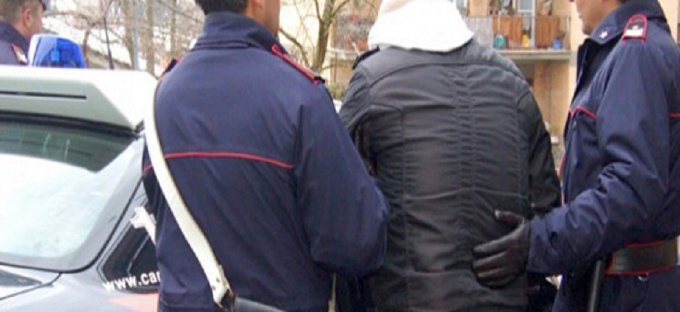 Deve scontare ancora 7 mesi e 23 giorni di carcere per reati compiuti 20 anni fa e viene in vacanza in Trentino