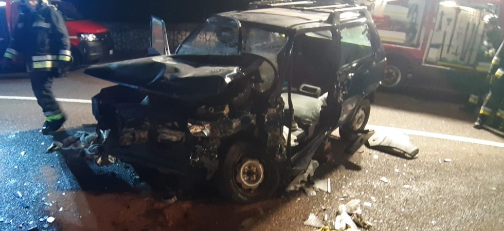 Tremendo frontale, gravissime le condizioni di un 47enne