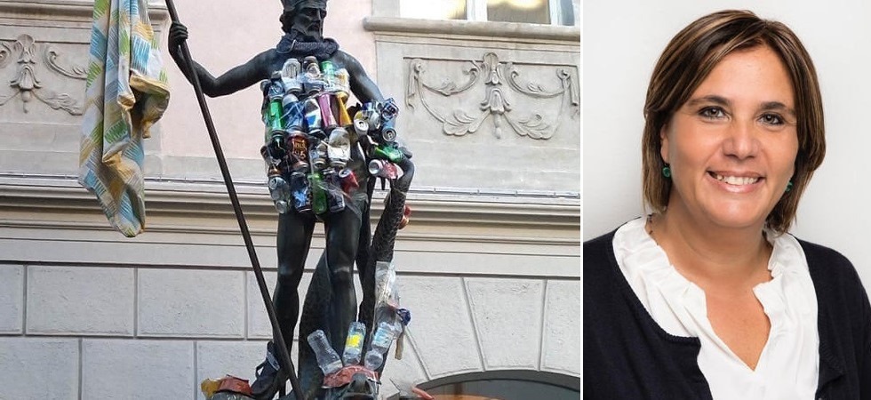 Lattine e rifiuti sulla fontana del Nettuno a Bolzano