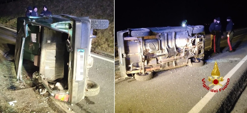 Perde il controllo dell'auto, si ribalta e rimane intrappolato fra le lamiere
