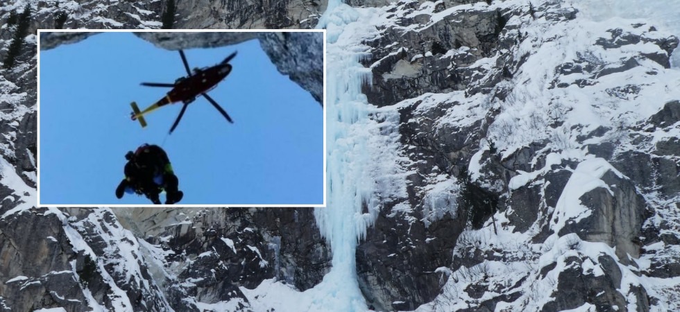 Precipita per diversi metri mentre scala una cascata di ghiaccio