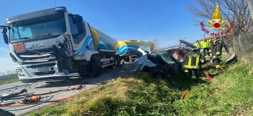 Tremendo schianto mortale contro un'autocisterna