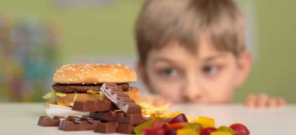 Obesità infantile, la pediatra: Compensiamo la nostra assenza con regali e cibarie di ogni genere