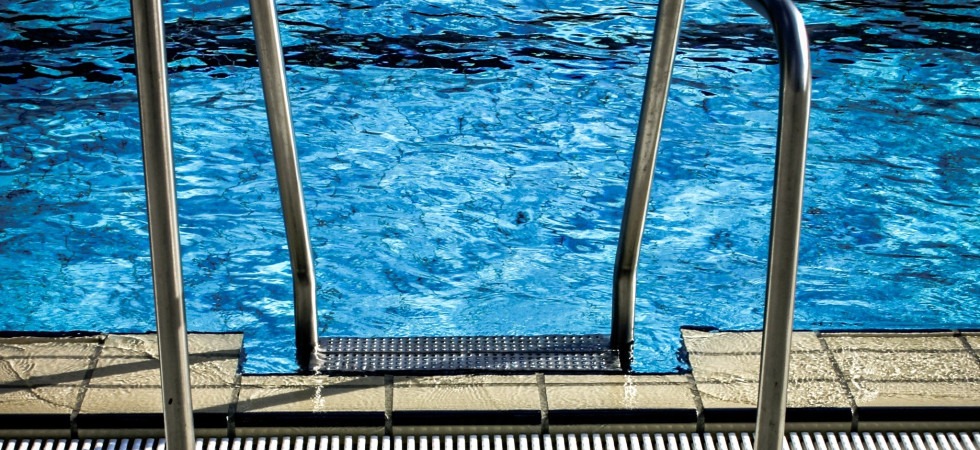 Siccità, hotel e privati dovranno chiedere l'ok per riempire le piscine