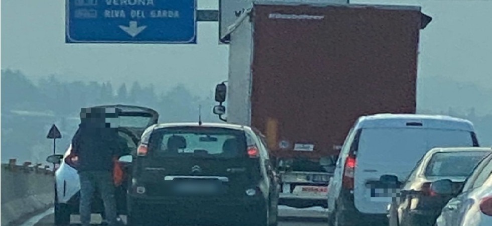 Tamponamento fra due macchine, code e rallentamenti in tangenziale a Trento