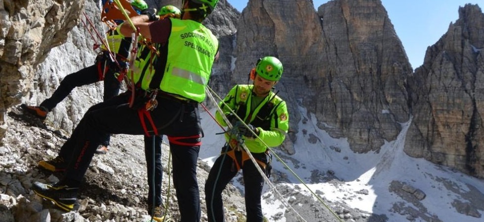 Dall'arrampicata all'uso delle attrezzature alpinistiche, il Soccorso Alpino lancia il 'Gruppo giovani' e cerca aspiranti