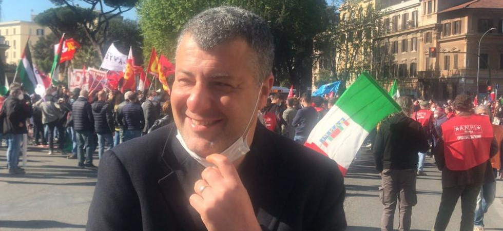Cori sul duce e contro Anna Frank, poi l’aggressione: tra gli imputati di Casapound anche un trentino