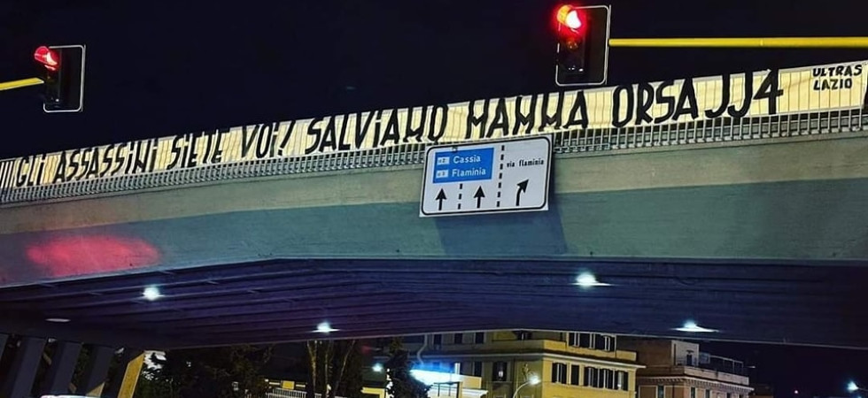 A Roma il mega striscione degli Ultras della Lazio in favore degli orsi