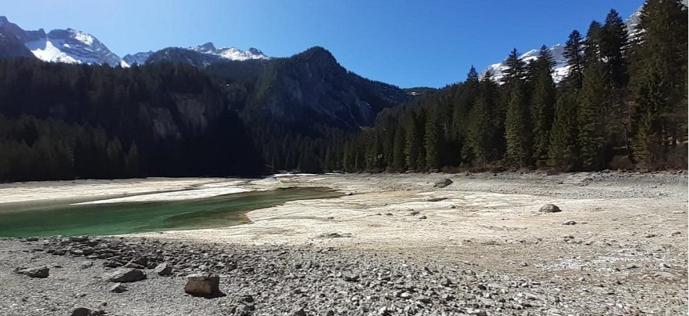 Crisi climatica, i livelli d'acqua dei laghi d'Idro e Tovel più bassi